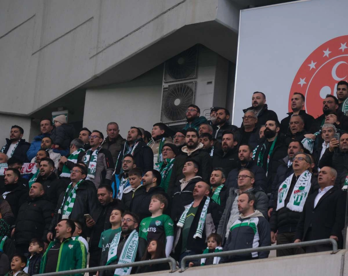 (FOTO GALERİ)Bursaspor-Aliağa FK maçından taraftar fotoğrafları