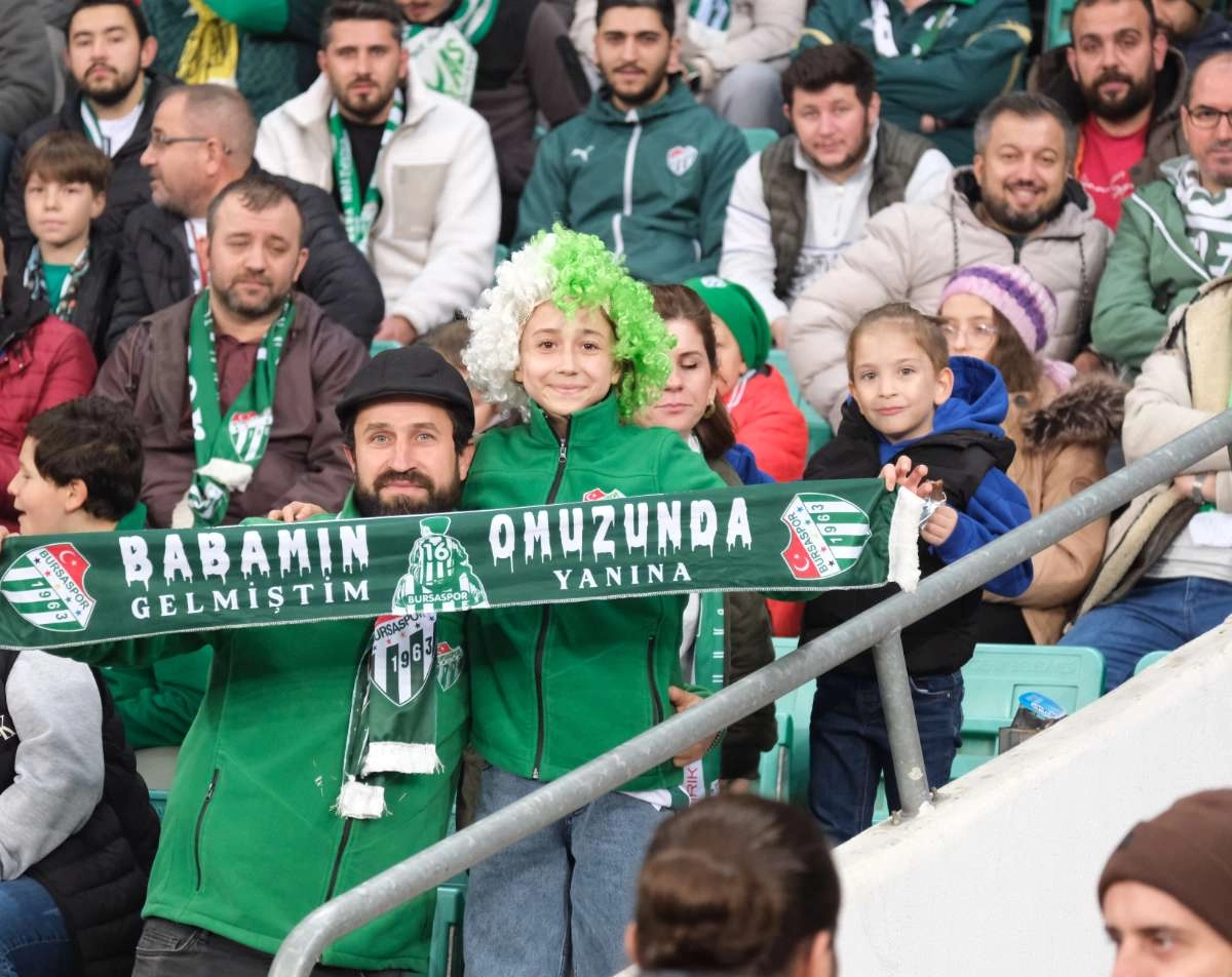 (FOTO GALERİ)Bursaspor-Aliağa FK maçından taraftar fotoğrafları