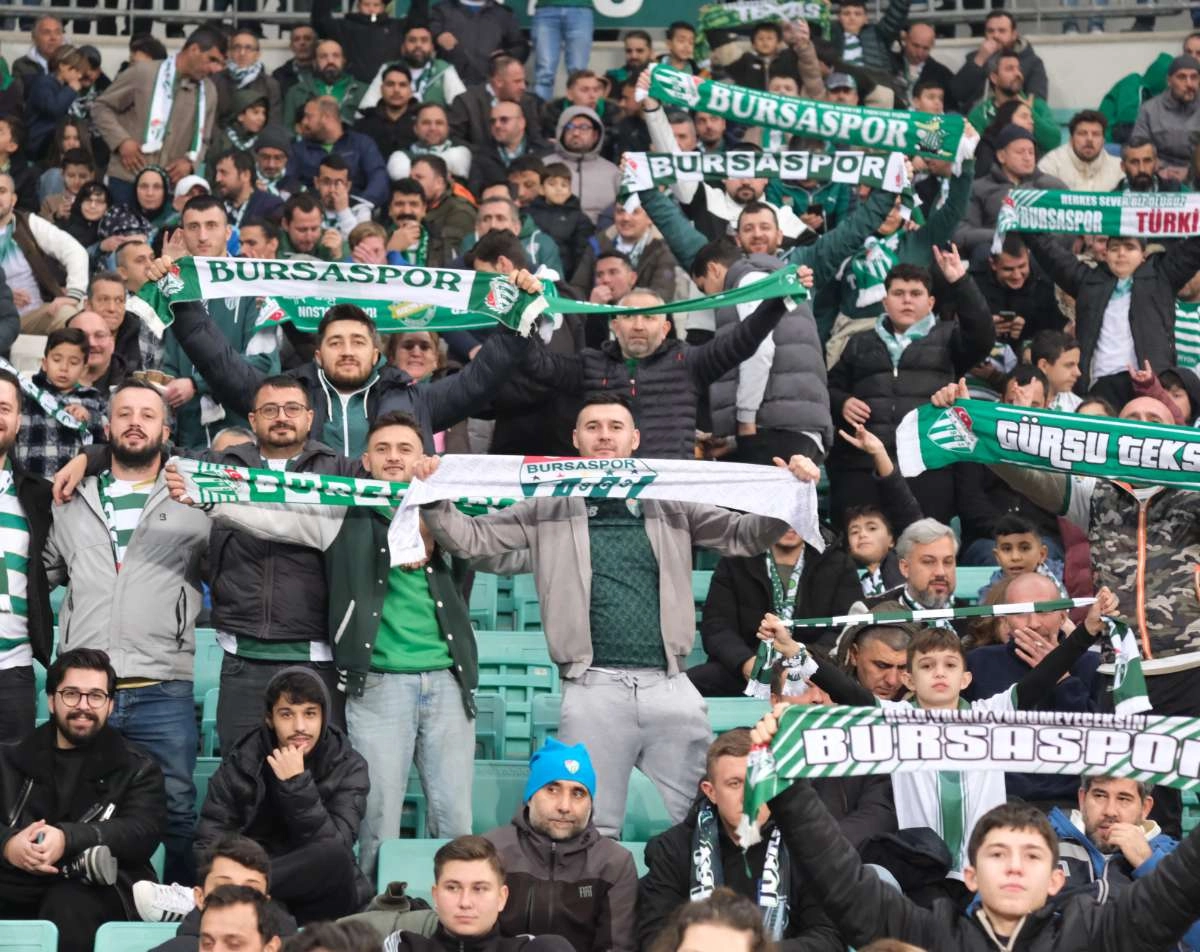 (FOTO GALERİ)Bursaspor-Aliağa FK maçından taraftar fotoğrafları