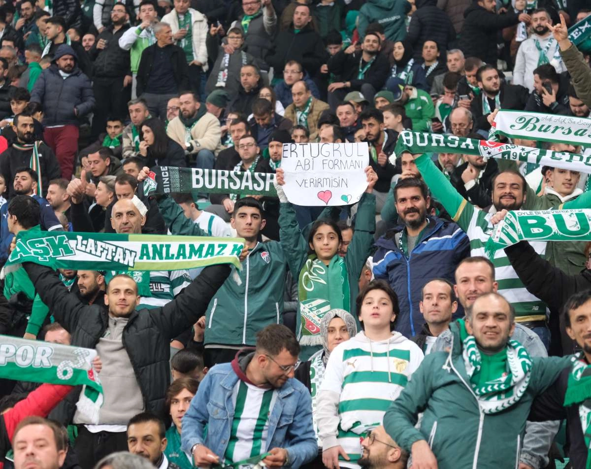 (FOTO GALERİ)Bursaspor-Aliağa FK maçından taraftar fotoğrafları