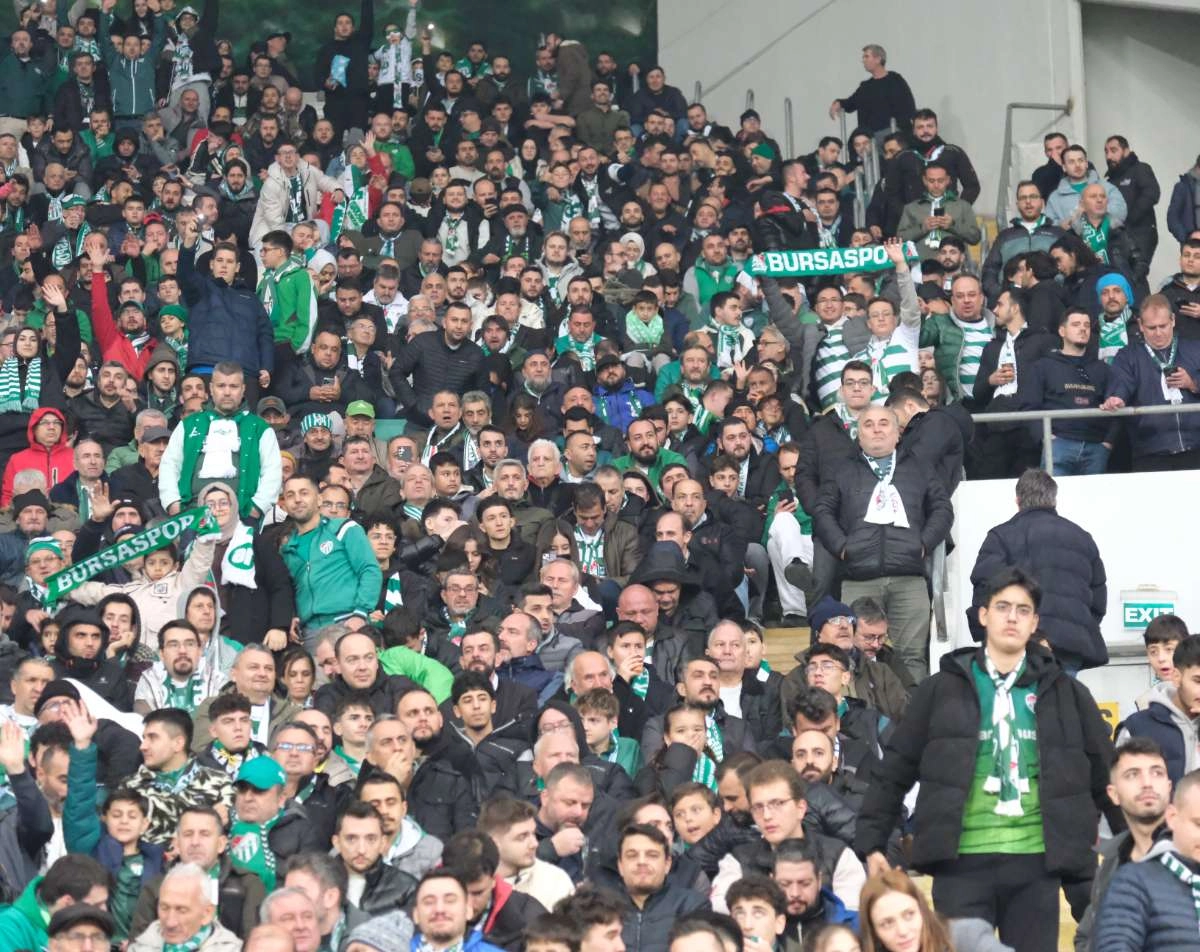 (FOTO GALERİ)Bursaspor-Aliağa FK maçından taraftar fotoğrafları