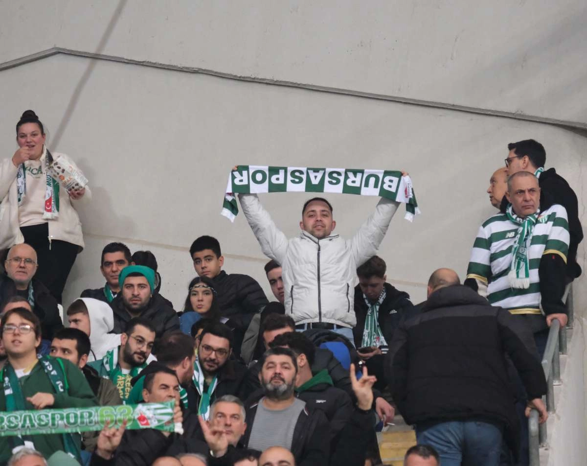(FOTO GALERİ)Bursaspor-Aliağa FK maçından taraftar fotoğrafları