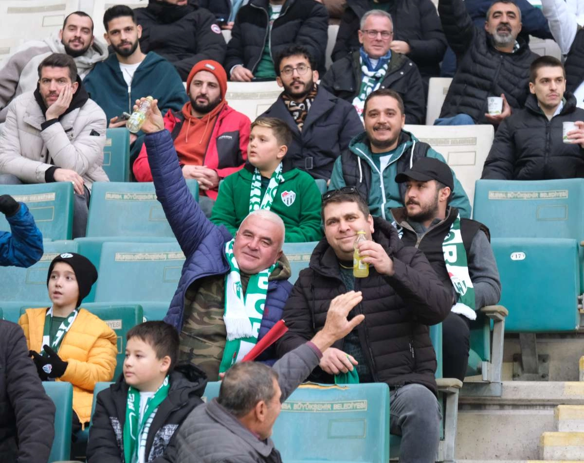(FOTO GALERİ)Bursaspor-Aliağa FK maçından taraftar fotoğrafları