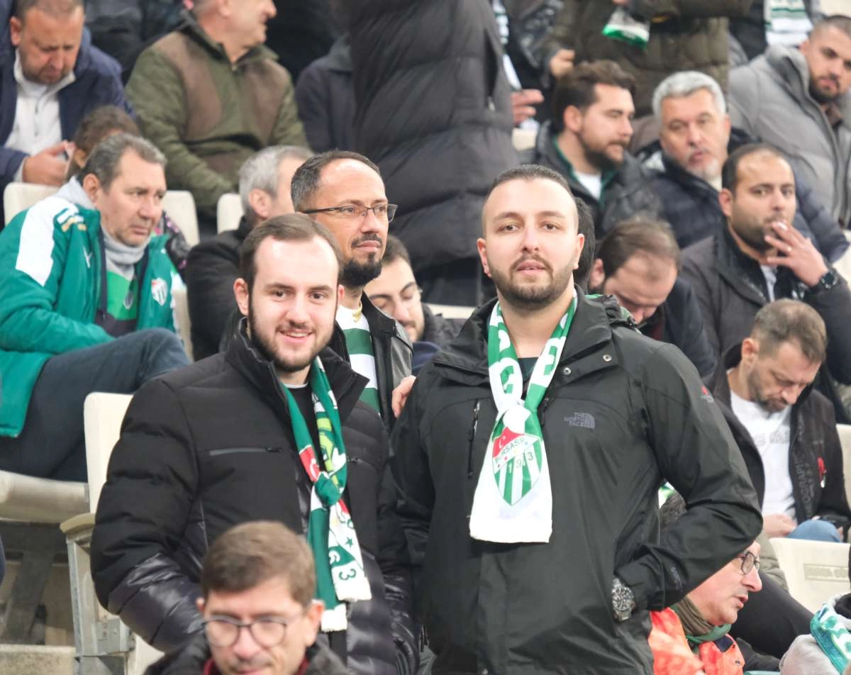 (FOTO GALERİ)Bursaspor-Aliağa FK maçından taraftar fotoğrafları