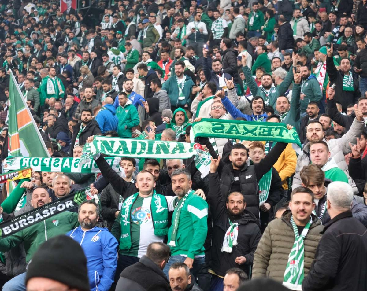 (FOTO GALERİ)Bursaspor-Aliağa FK maçından taraftar fotoğrafları