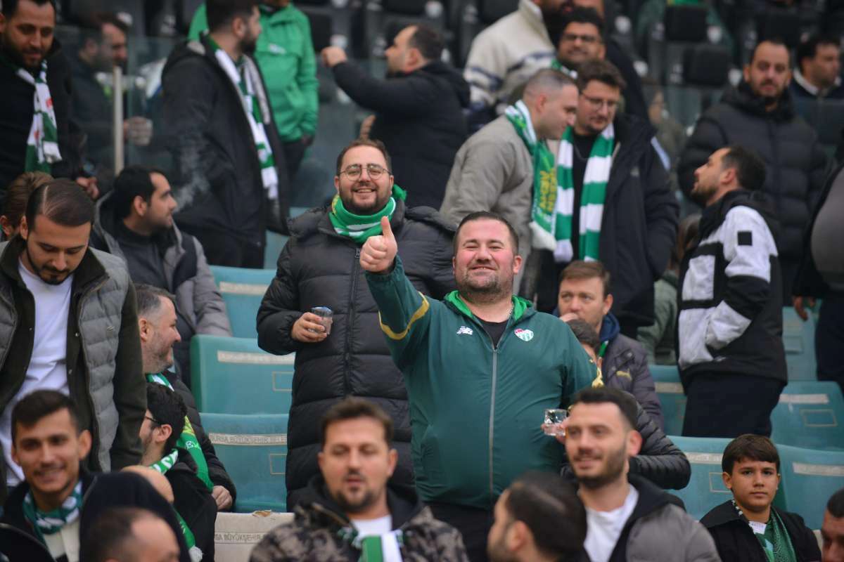 (FOTO GALERİ)Bursaspor-Aliağa FK maçından taraftar fotoğrafları