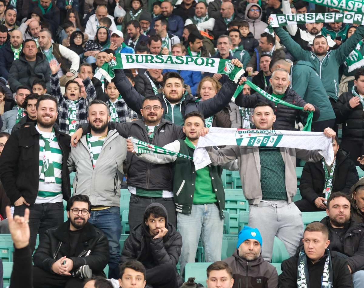 (FOTO GALERİ)Bursaspor-Aliağa FK maçından taraftar fotoğrafları