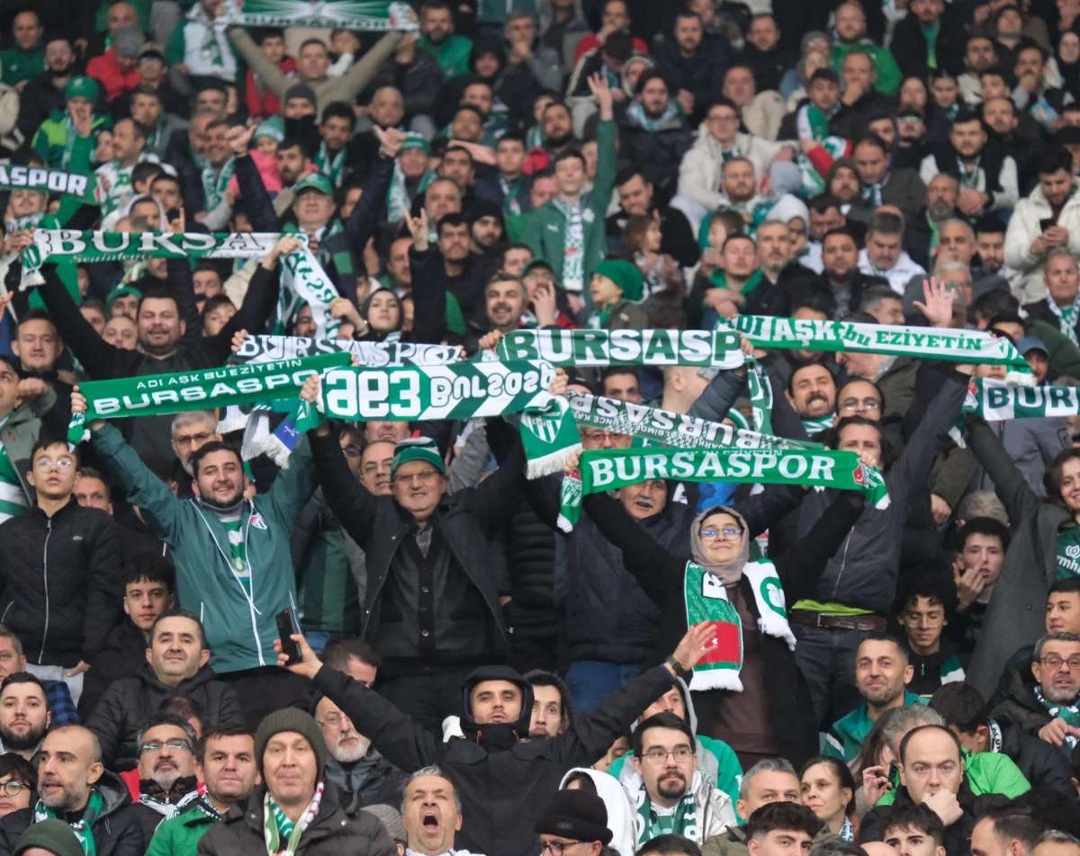 (FOTO GALERİ)Bursaspor-Aliağa FK maçından taraftar fotoğrafları