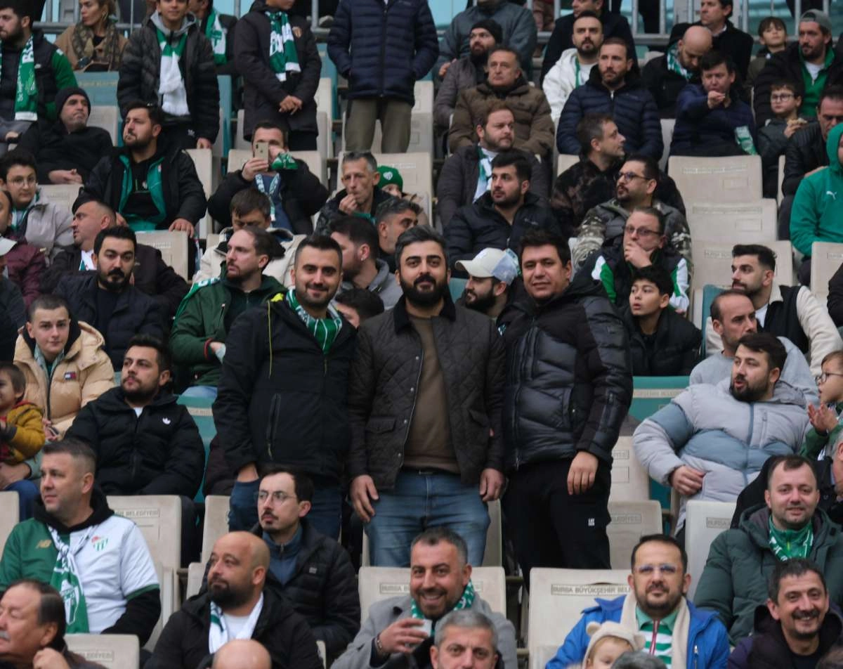 (FOTO GALERİ)Bursaspor-Aliağa FK maçından taraftar fotoğrafları