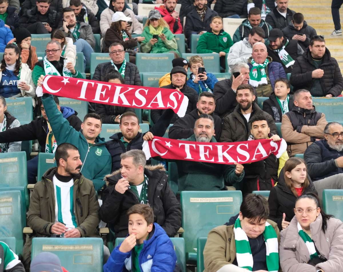 (FOTO GALERİ)Bursaspor-Aliağa FK maçından taraftar fotoğrafları