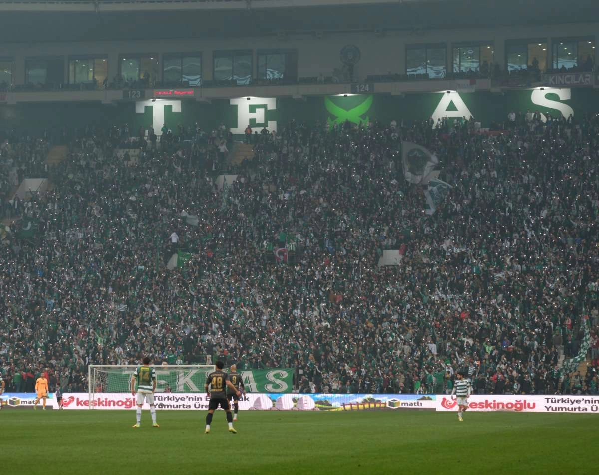 (FOTO GALERİ)Bursaspor-Aliağa FK maçından taraftar fotoğrafları