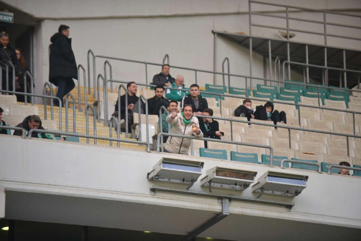(FOTO GALERİ)Bursaspor-Aliağa FK maçından taraftar fotoğrafları