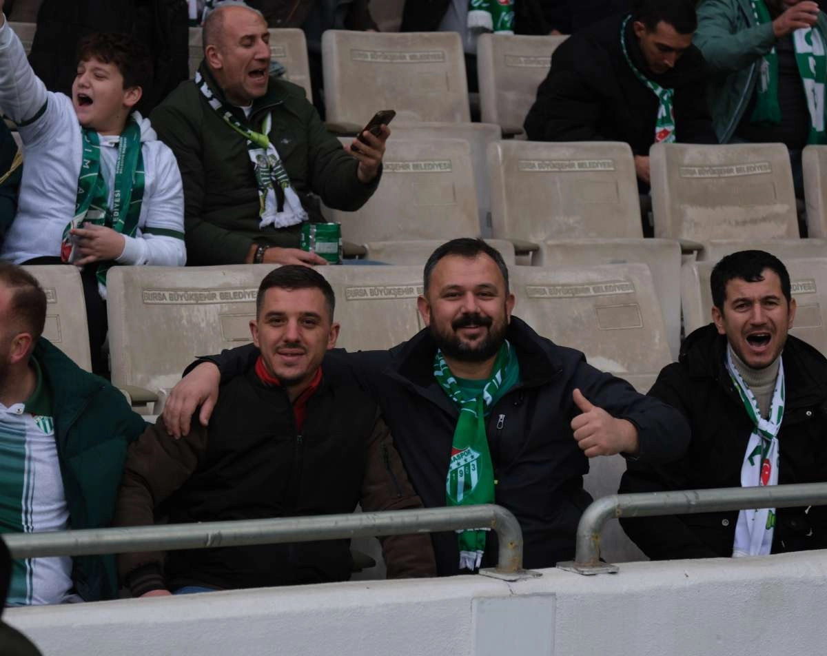 (FOTO GALERİ)Bursaspor-Aliağa FK maçından taraftar fotoğrafları
