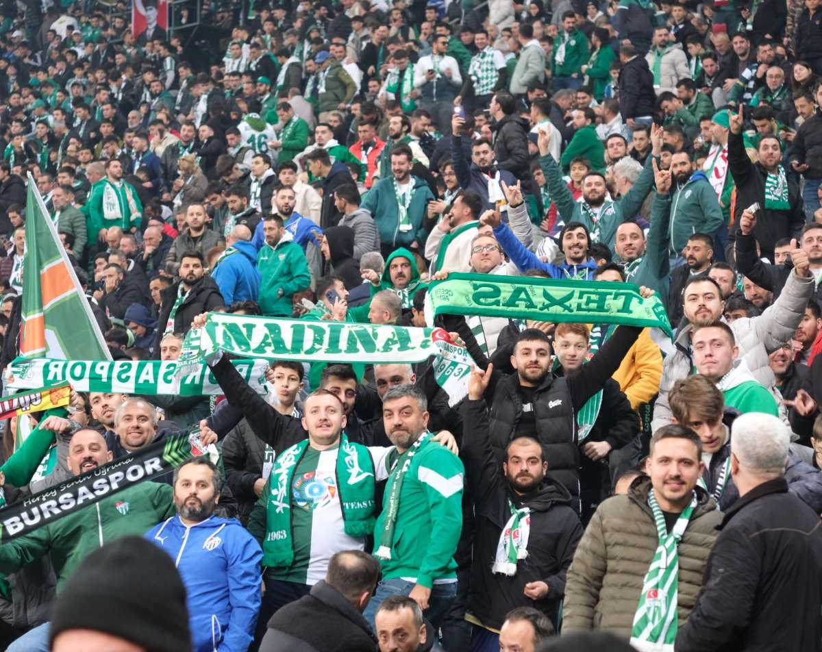(FOTO GALERİ)Bursaspor-Aliağa FK maçından taraftar fotoğrafları