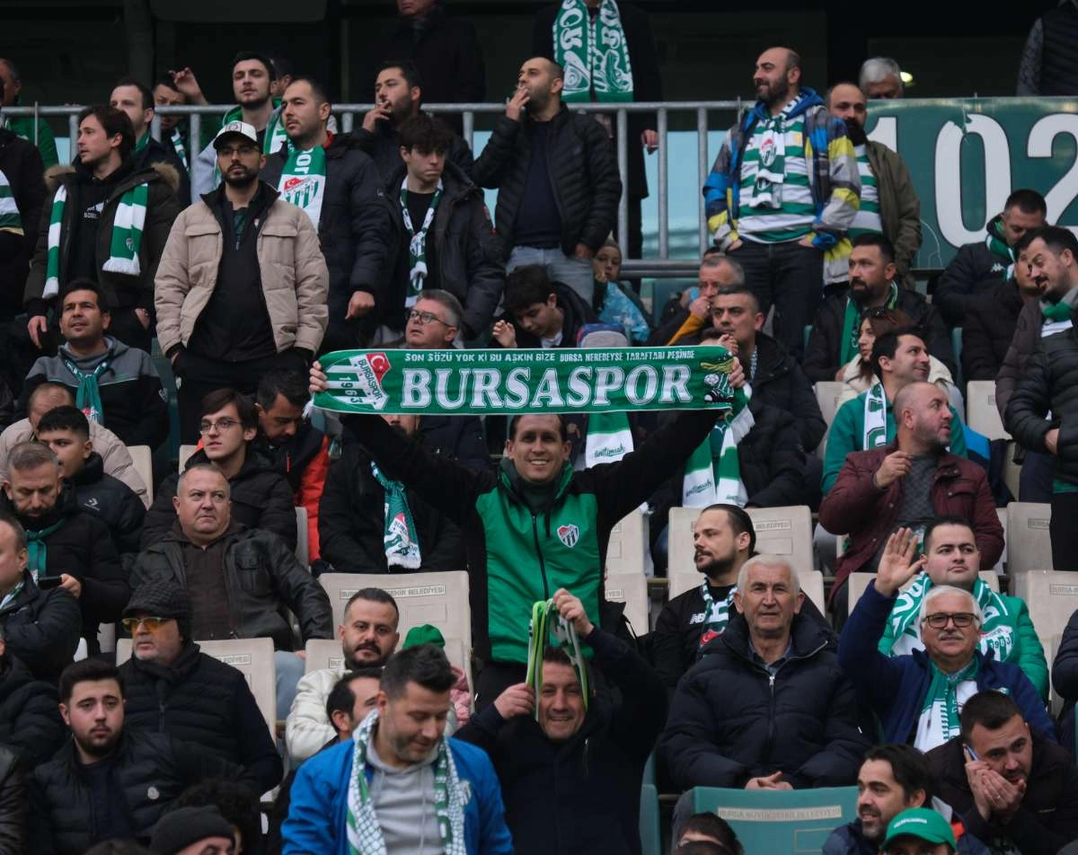 (FOTO GALERİ)Bursaspor-Aliağa FK maçından taraftar fotoğrafları
