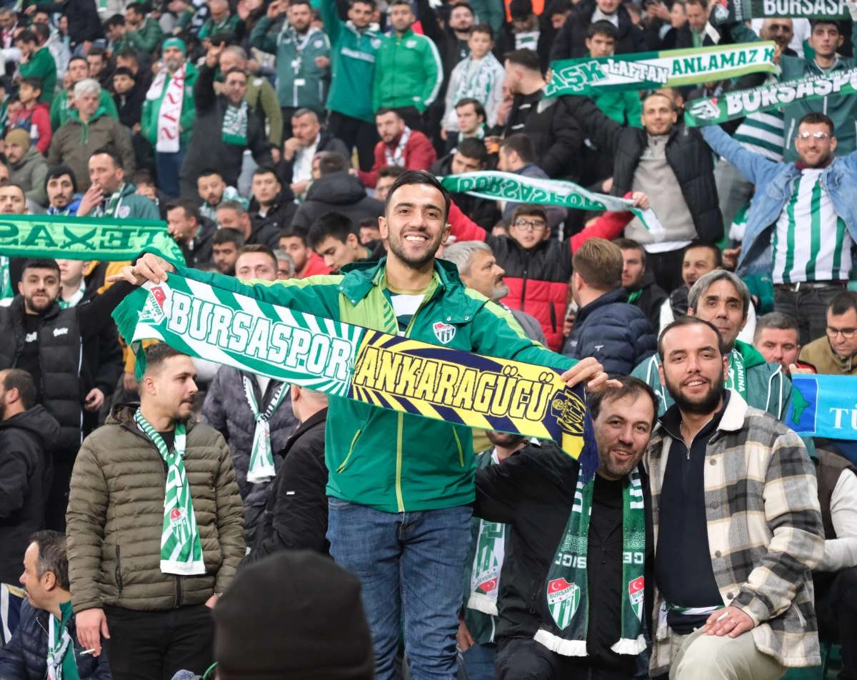 (FOTO GALERİ)Bursaspor-Aliağa FK maçından taraftar fotoğrafları