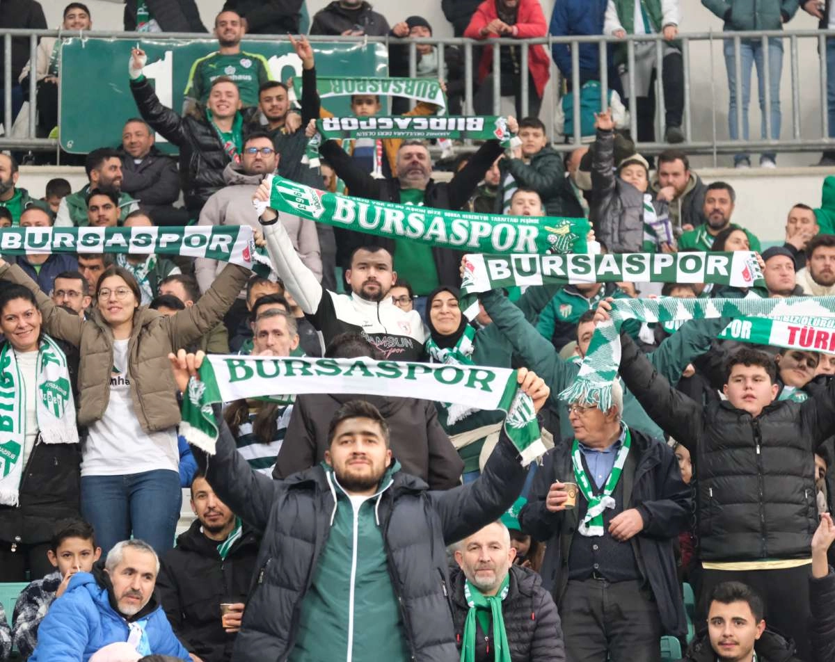 (FOTO GALERİ)Bursaspor-Aliağa FK maçından taraftar fotoğrafları