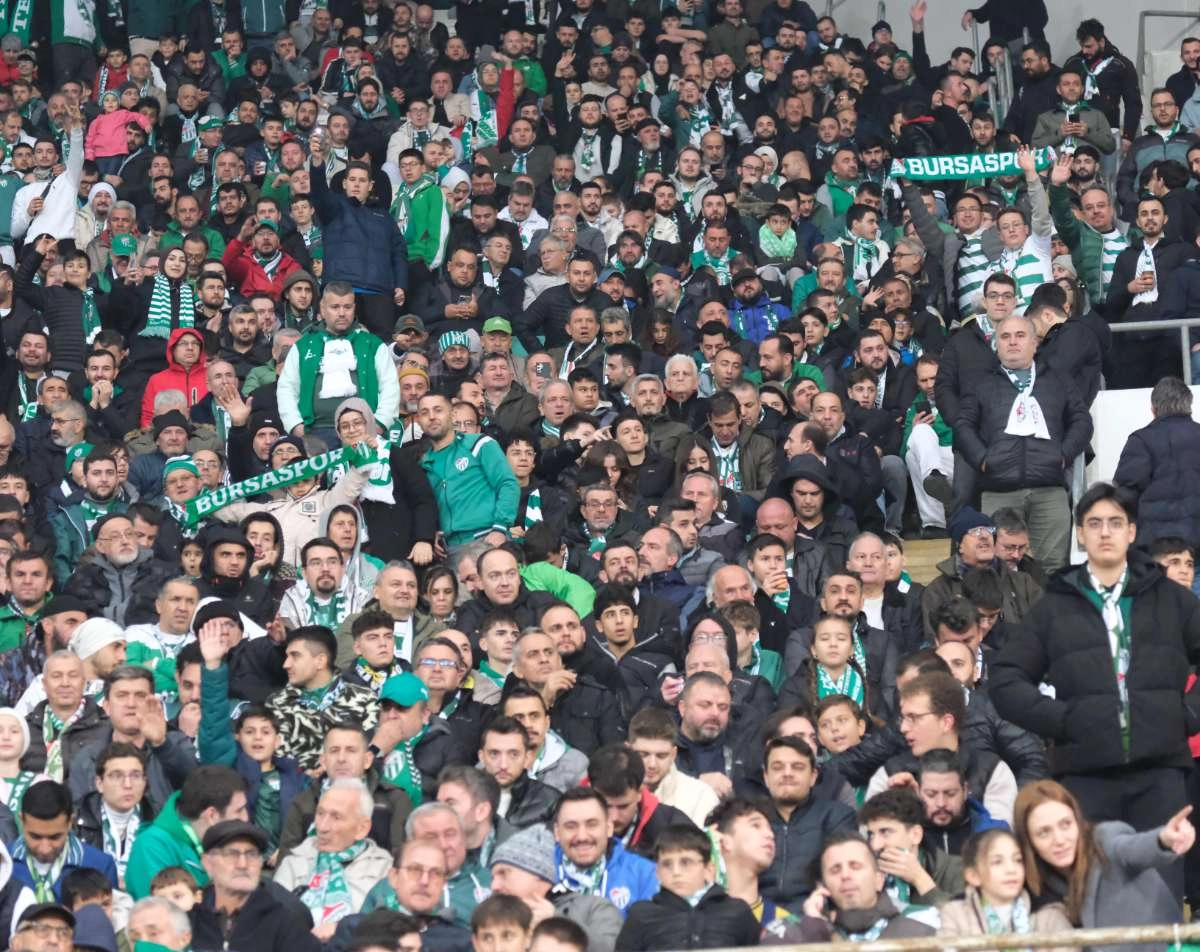 (FOTO GALERİ)Bursaspor-Aliağa FK maçından taraftar fotoğrafları