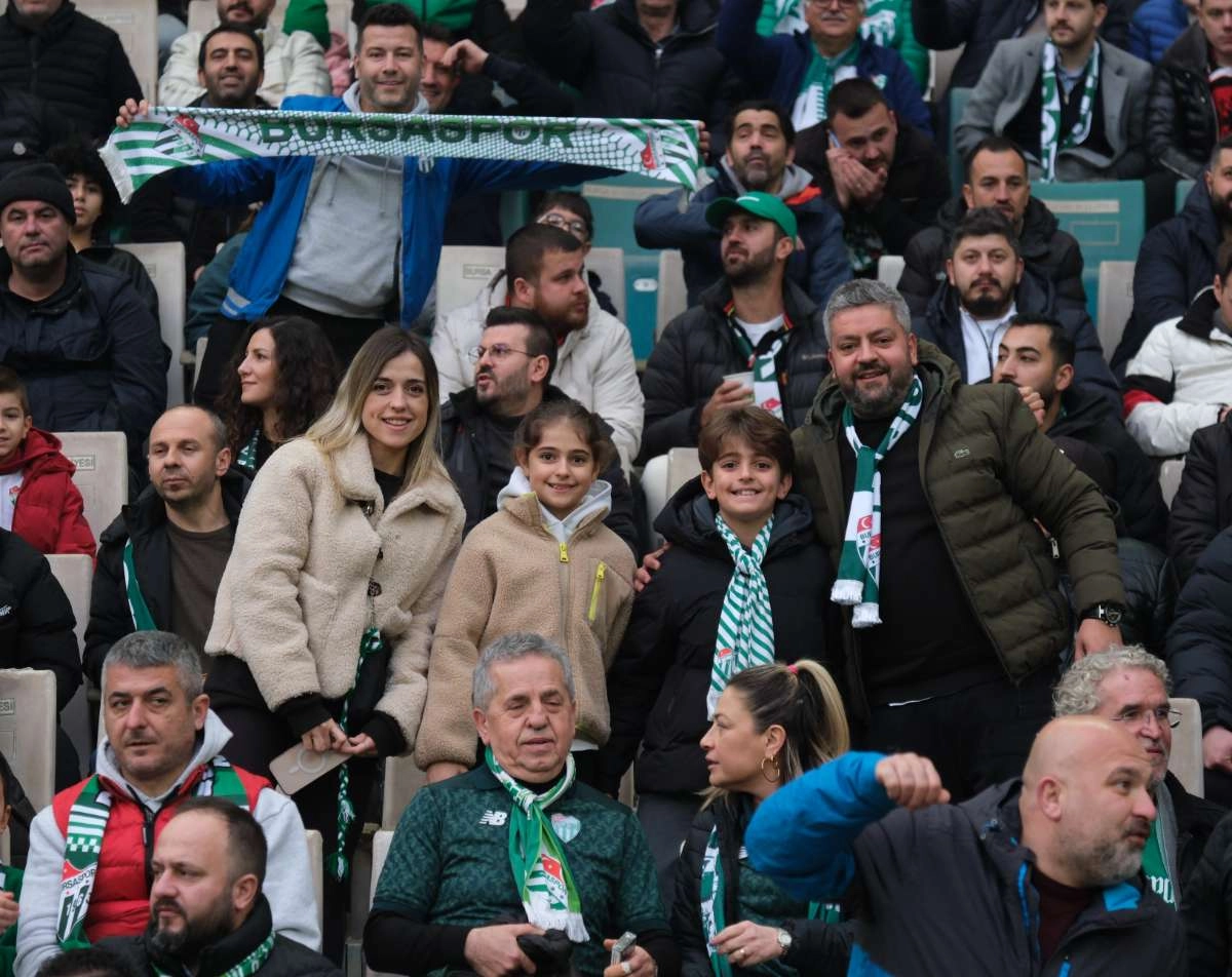 (FOTO GALERİ)Bursaspor-Aliağa FK maçından taraftar fotoğrafları