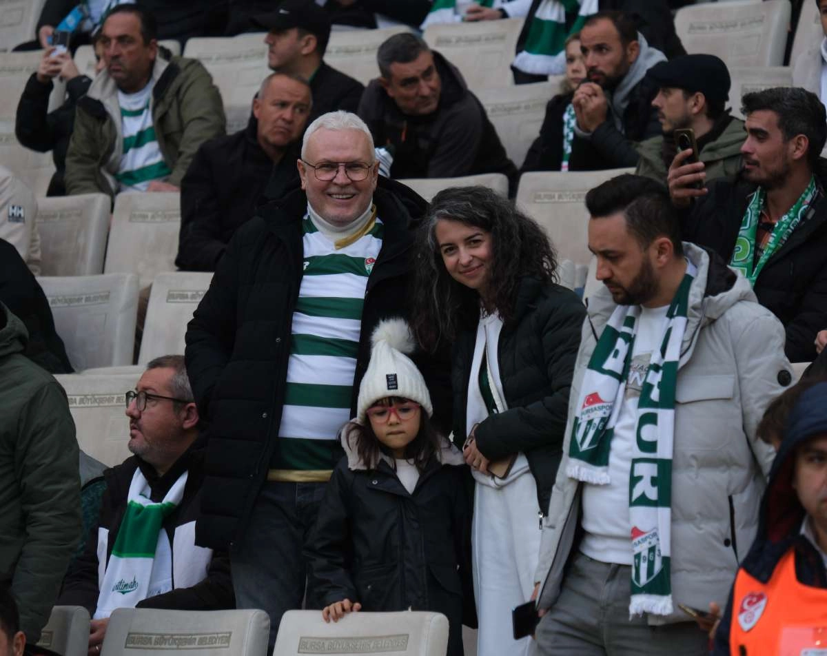 (FOTO GALERİ)Bursaspor-Aliağa FK maçından taraftar fotoğrafları