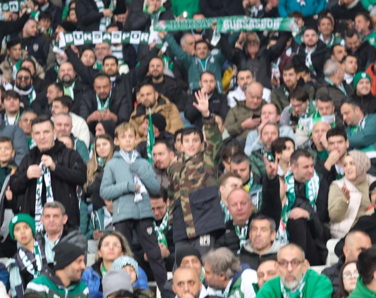 (FOTO GALERİ)Bursaspor-Aliağa FK maçından taraftar fotoğrafları