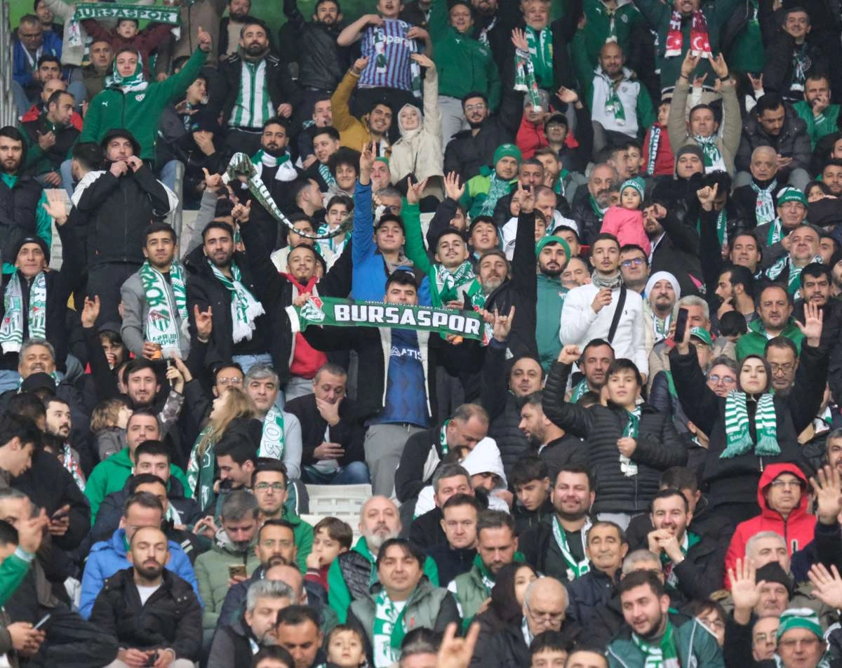 (FOTO GALERİ)Bursaspor-Aliağa FK maçından taraftar fotoğrafları