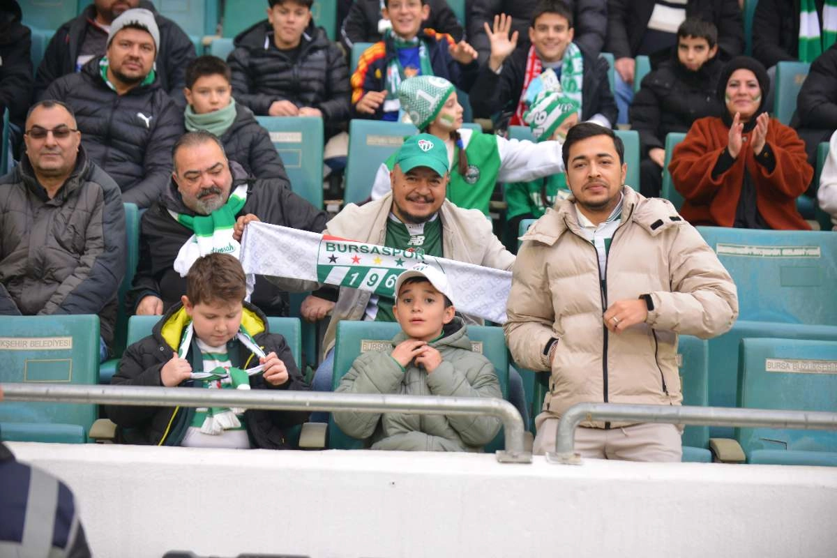 (FOTO GALERİ)Bursaspor-Aliağa FK maçından taraftar fotoğrafları