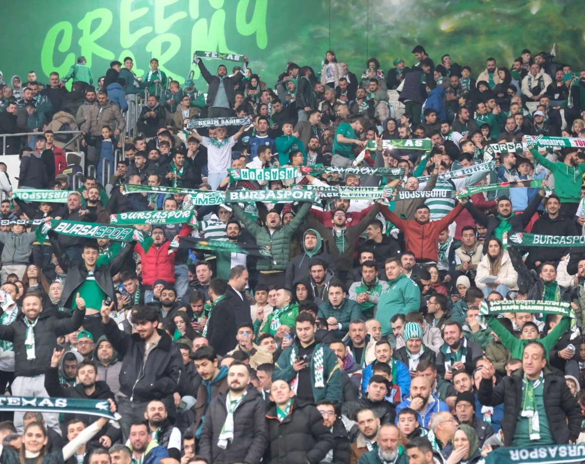 (FOTO GALERİ)Bursaspor-Aliağa FK maçından taraftar fotoğrafları