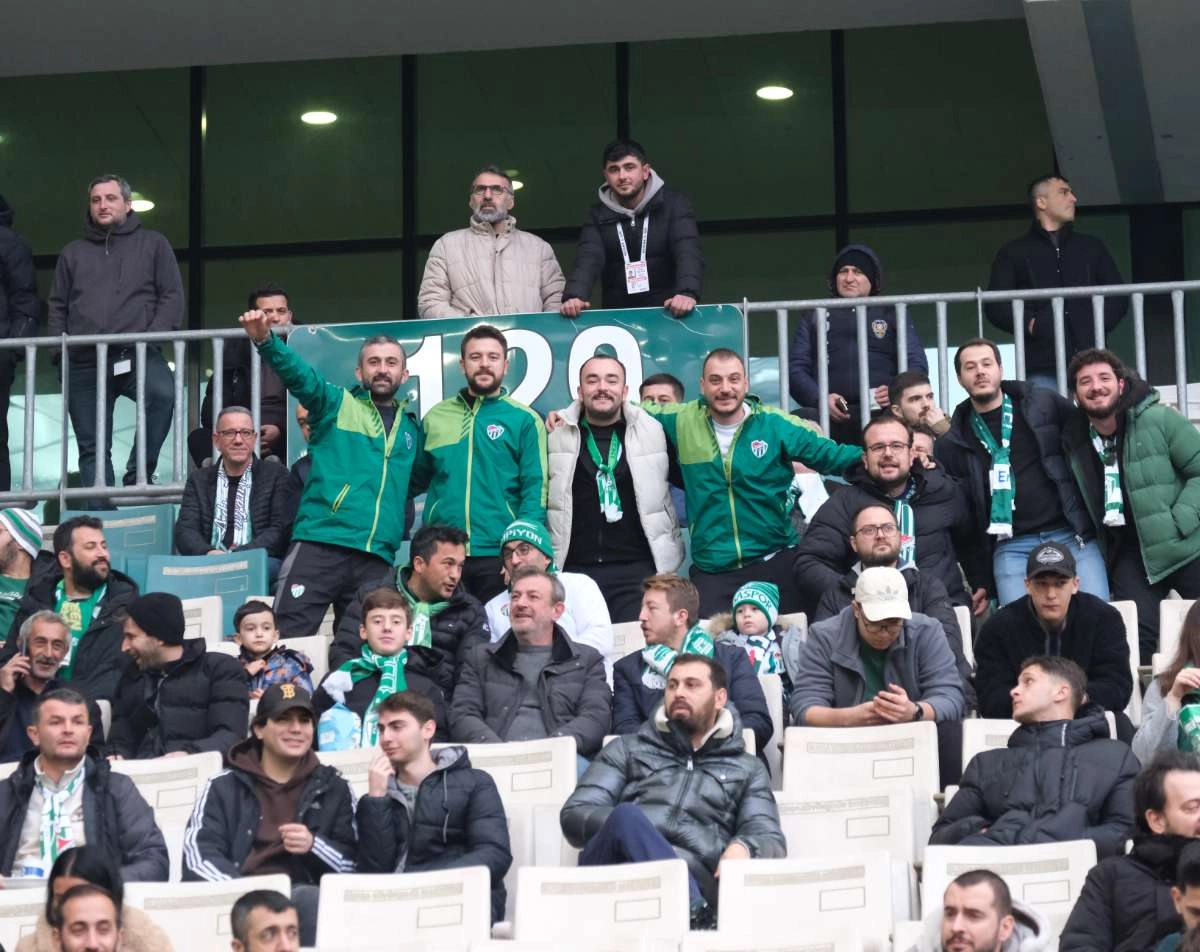 (FOTO GALERİ)Bursaspor-Aliağa FK maçından taraftar fotoğrafları