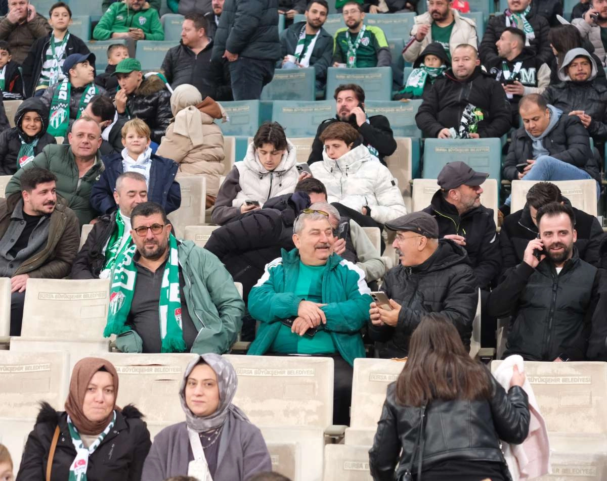 (FOTO GALERİ)Bursaspor-Aliağa FK maçından taraftar fotoğrafları