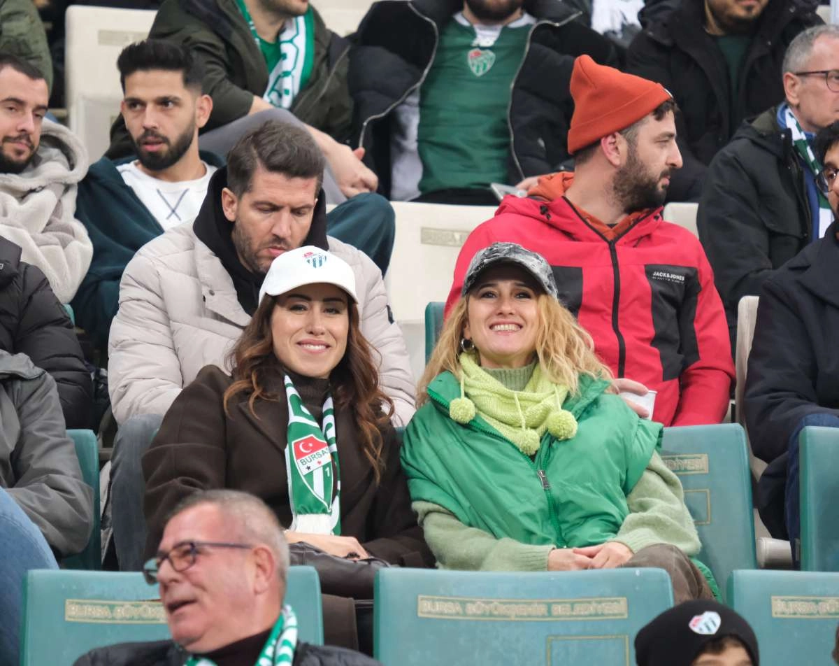 (FOTO GALERİ)Bursaspor-Aliağa FK maçından taraftar fotoğrafları