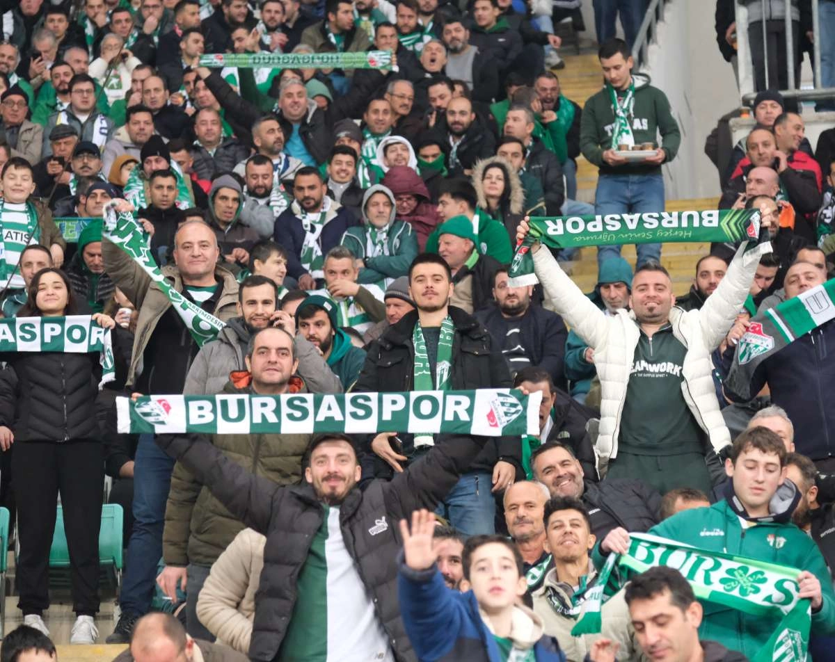 (FOTO GALERİ)Bursaspor-Aliağa FK maçından taraftar fotoğrafları