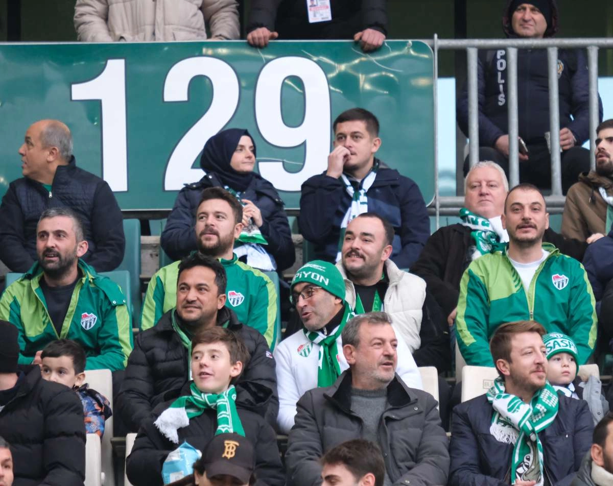 (FOTO GALERİ)Bursaspor-Aliağa FK maçından taraftar fotoğrafları