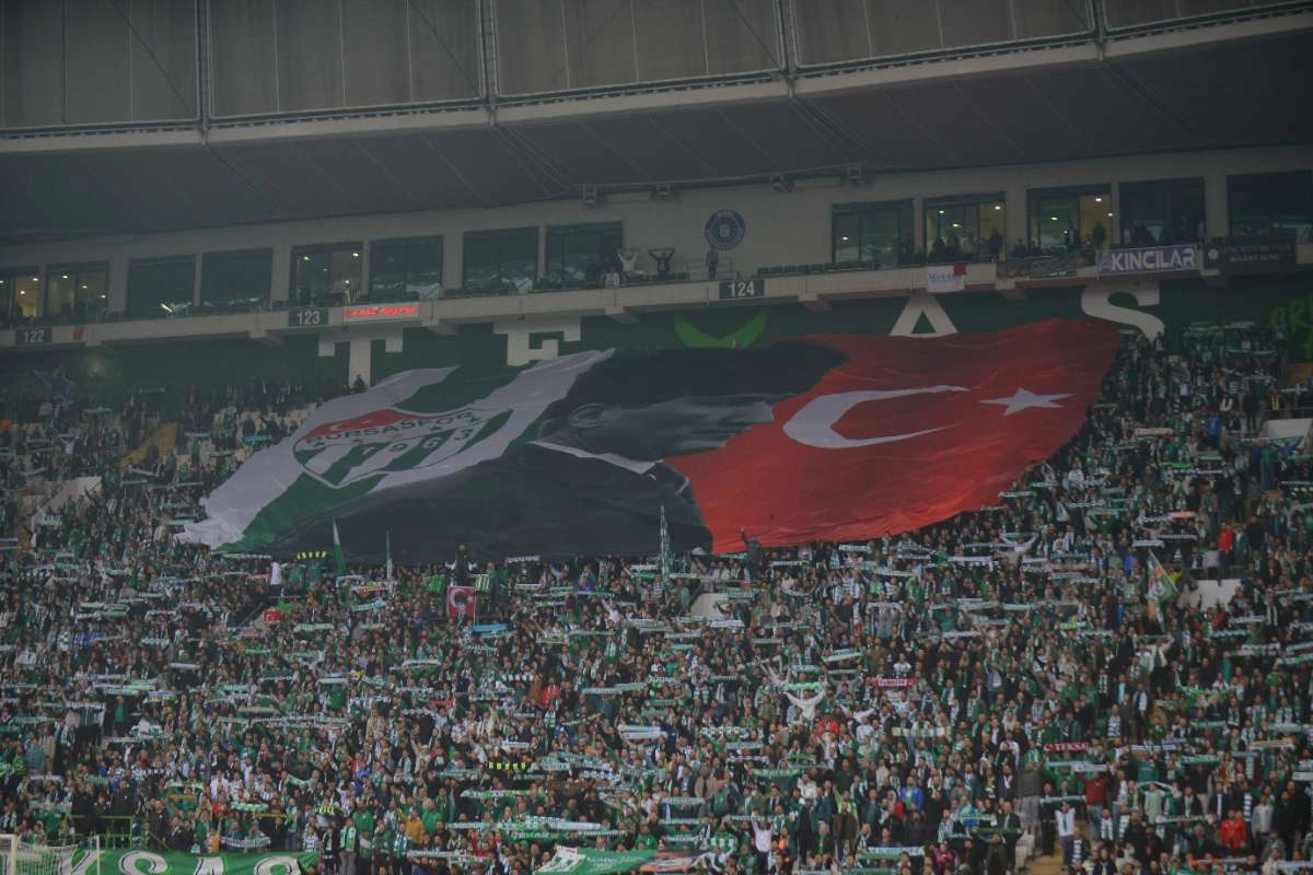 (FOTO GALERİ)Bursaspor-Aliağa FK maçından taraftar fotoğrafları