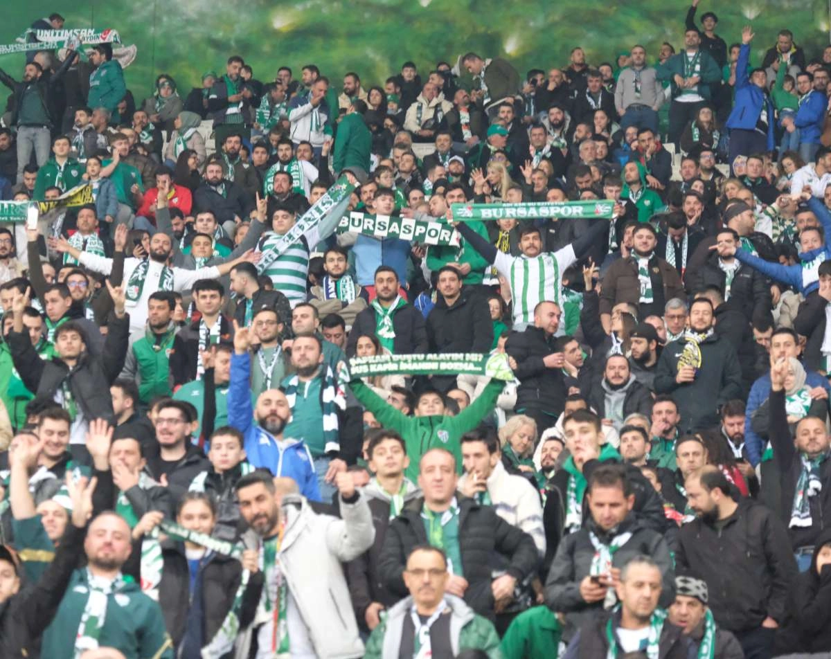 (FOTO GALERİ)Bursaspor-Aliağa FK maçından taraftar fotoğrafları