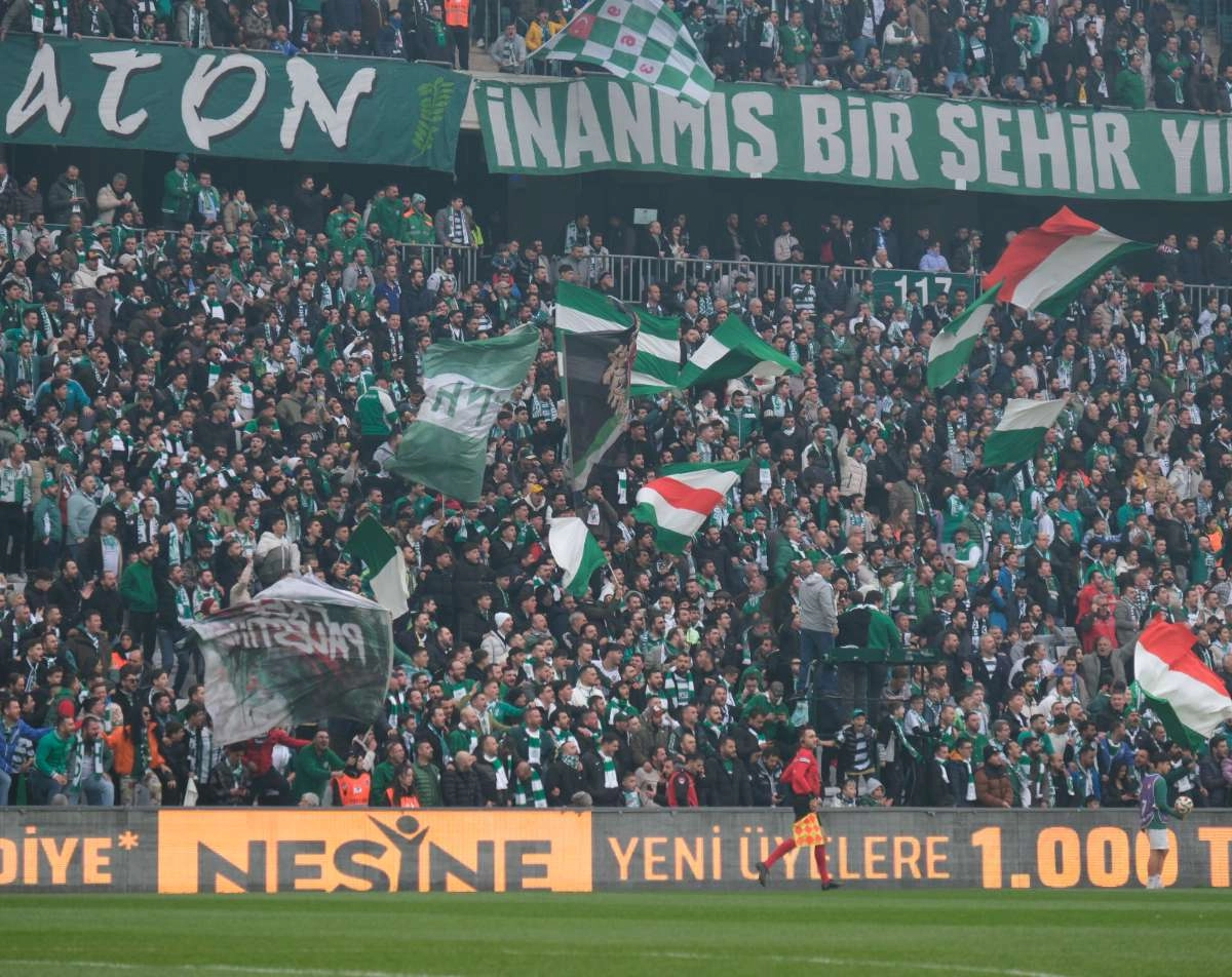 (FOTO GALERİ)Bursaspor-Aliağa FK maçından taraftar fotoğrafları