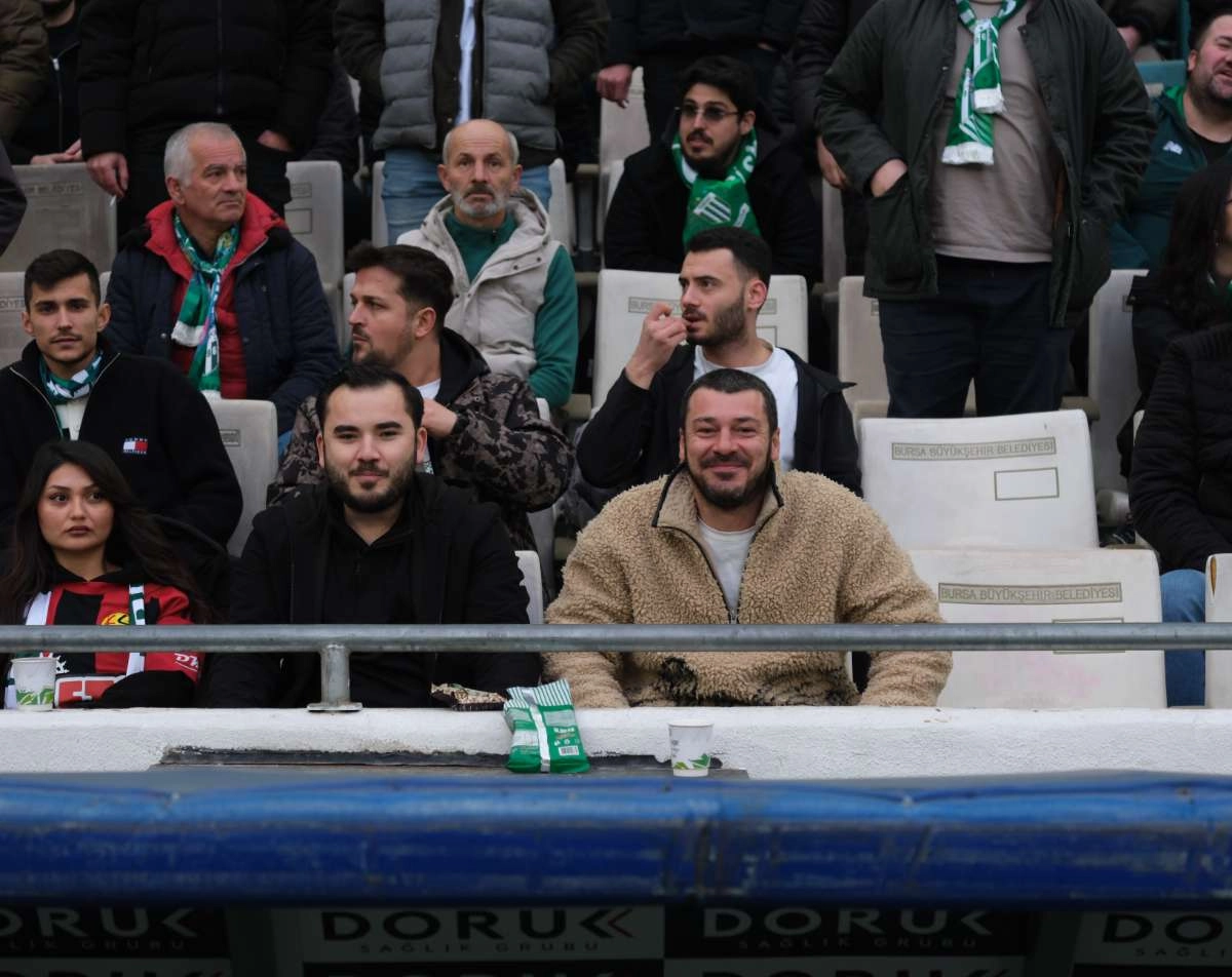 (FOTO GALERİ)Bursaspor-Aliağa FK maçından taraftar fotoğrafları