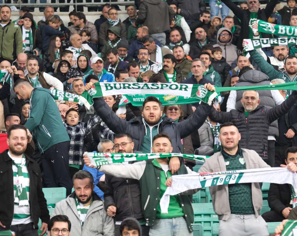 (FOTO GALERİ)Bursaspor-Aliağa FK maçından taraftar fotoğrafları