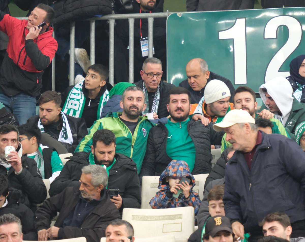 (FOTO GALERİ)Bursaspor-Aliağa FK maçından taraftar fotoğrafları