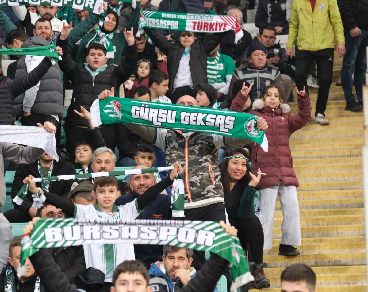 (FOTO GALERİ)Bursaspor-Aliağa FK maçından taraftar fotoğrafları
