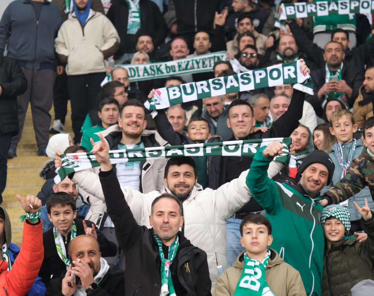 (FOTO GALERİ)Bursaspor-Aliağa FK maçından taraftar fotoğrafları