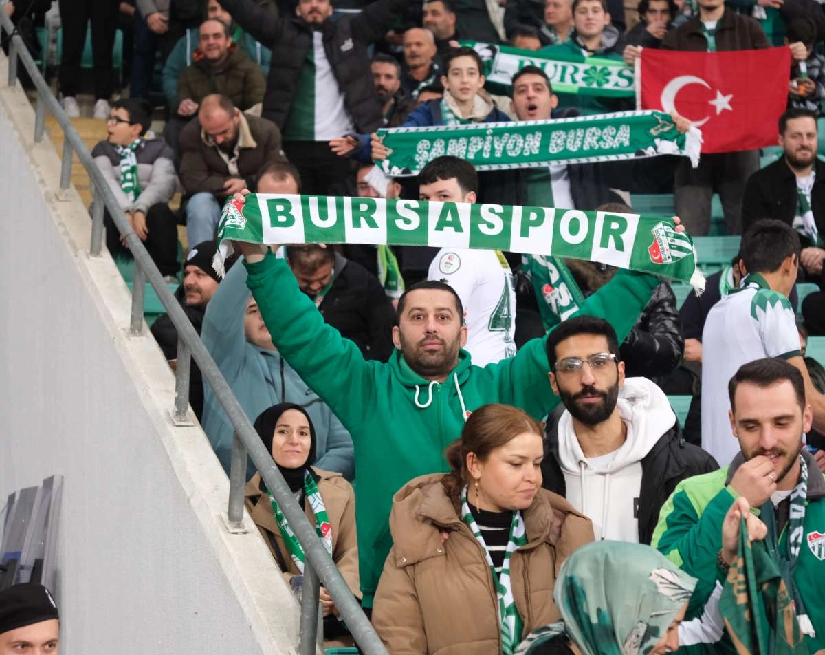 (FOTO GALERİ)Bursaspor-Aliağa FK maçından taraftar fotoğrafları