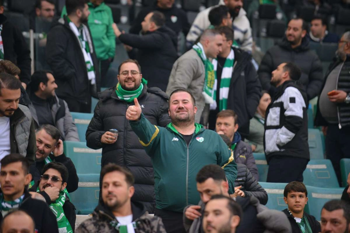 (FOTO GALERİ)Bursaspor-Aliağa FK maçından taraftar fotoğrafları