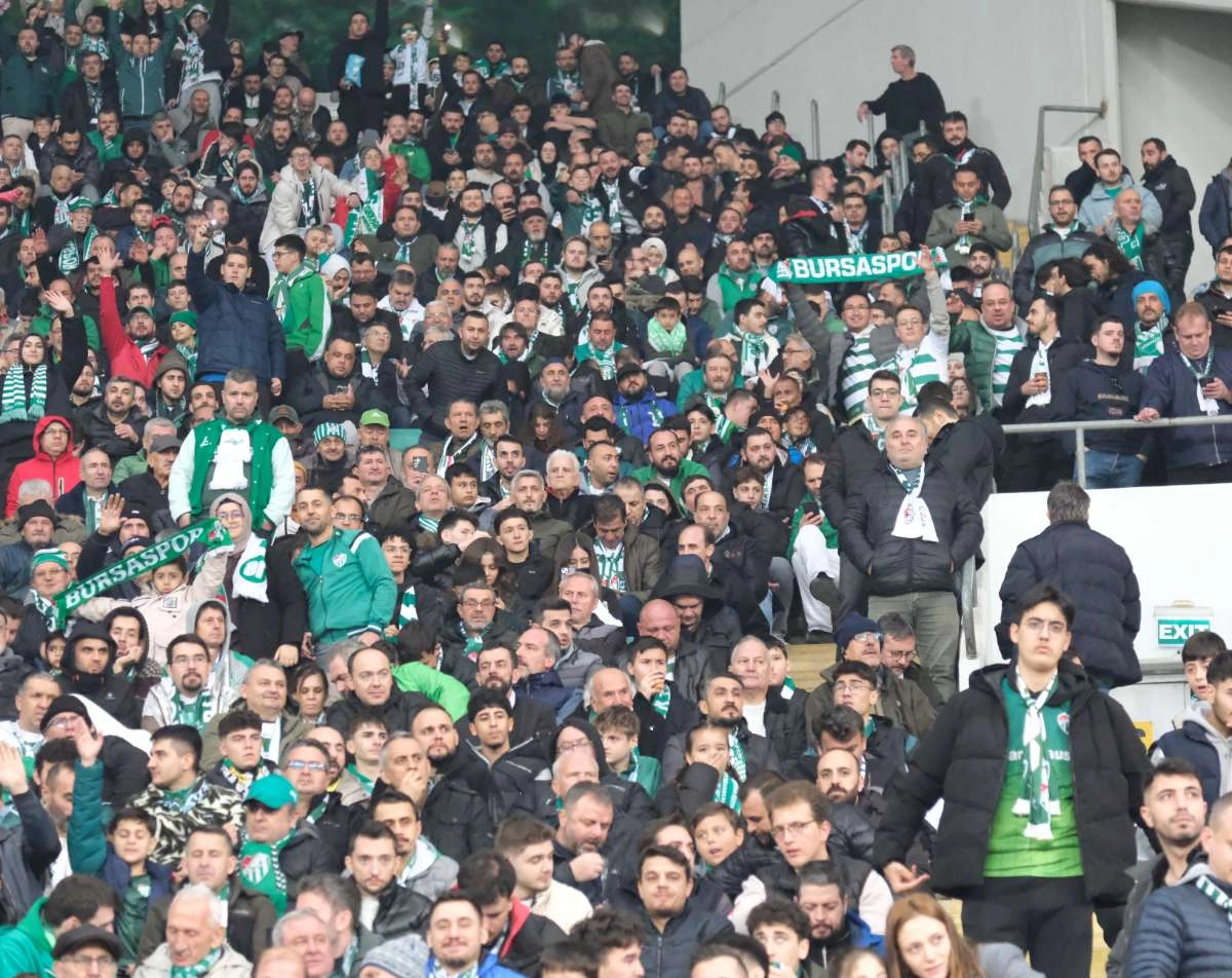 (FOTO GALERİ)Bursaspor-Aliağa FK maçından taraftar fotoğrafları