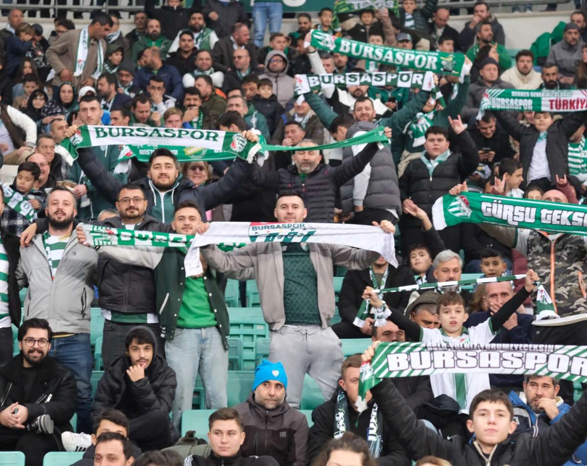 (FOTO GALERİ)Bursaspor-Aliağa FK maçından taraftar fotoğrafları
