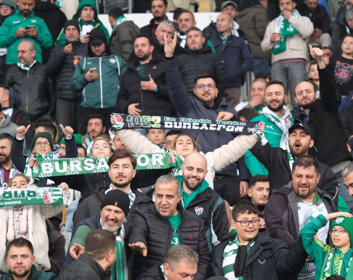 (FOTO GALERİ)Bursaspor-Aliağa FK maçından taraftar fotoğrafları