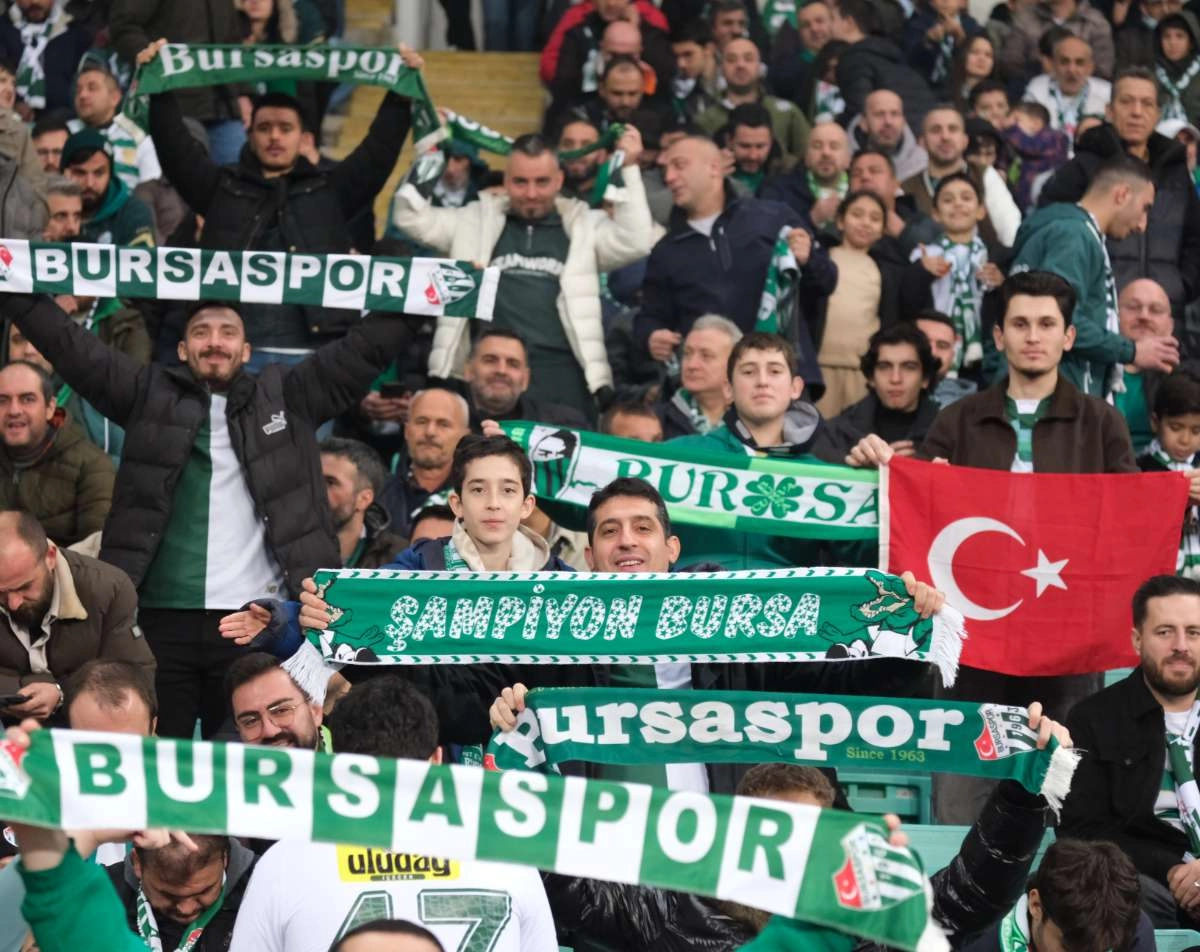 (FOTO GALERİ)Bursaspor-Aliağa FK maçından taraftar fotoğrafları