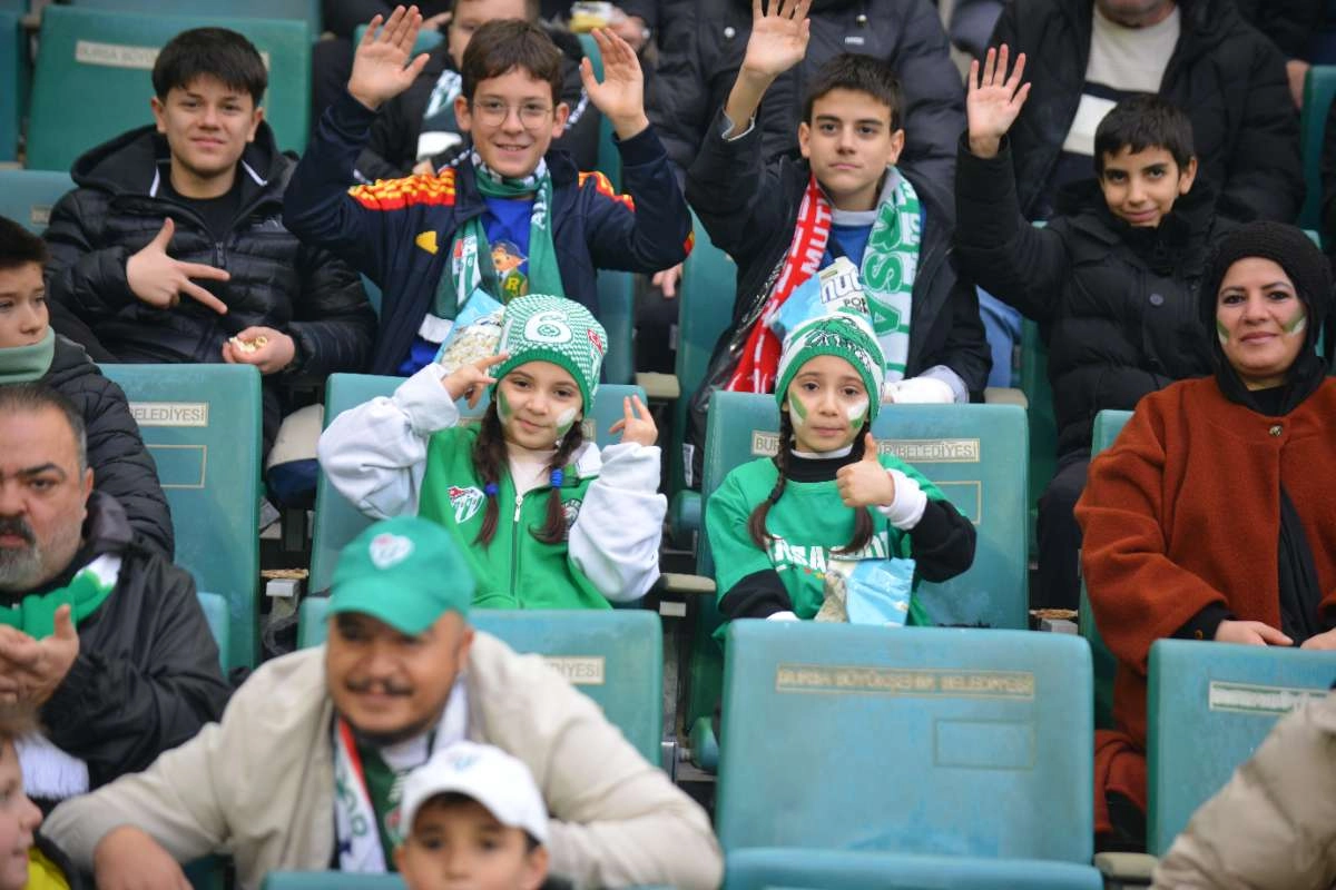 (FOTO GALERİ)Bursaspor-Aliağa FK maçından taraftar fotoğrafları