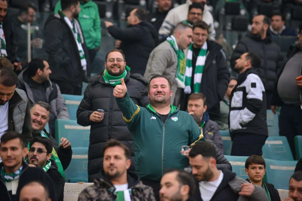 (FOTO GALERİ)Bursaspor-Aliağa FK maçından taraftar fotoğrafları