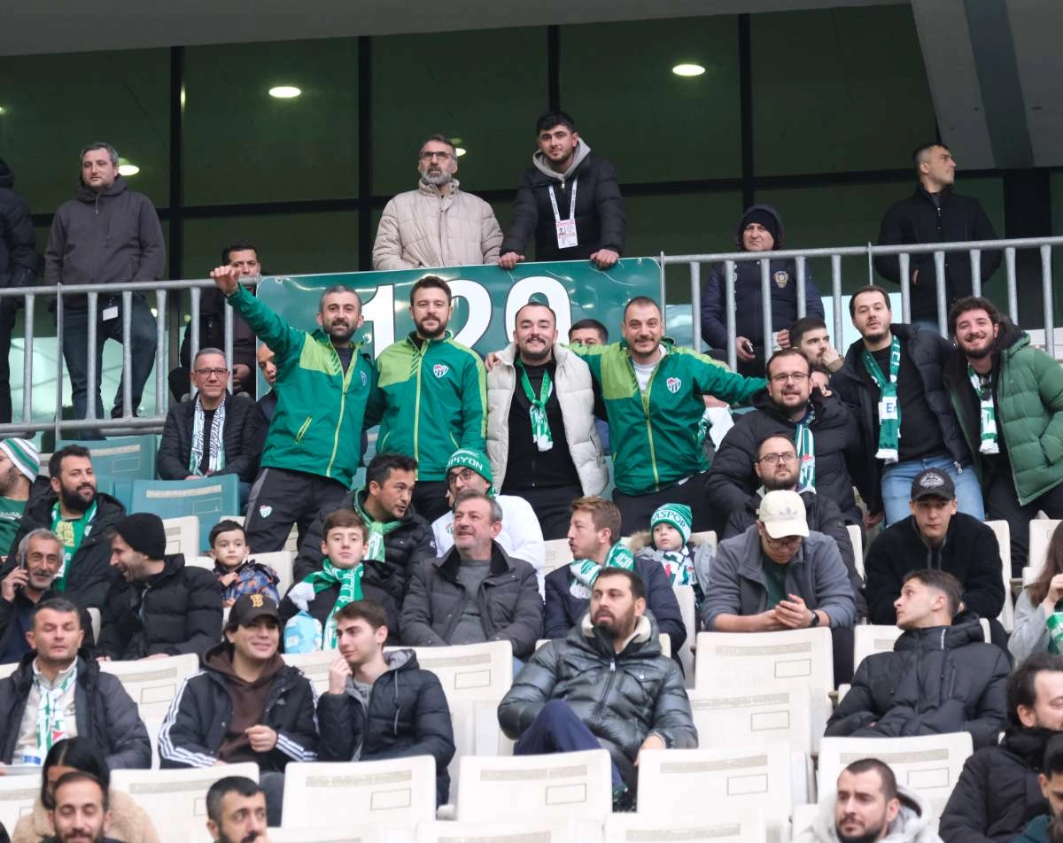 (FOTO GALERİ)Bursaspor-Aliağa FK maçından taraftar fotoğrafları